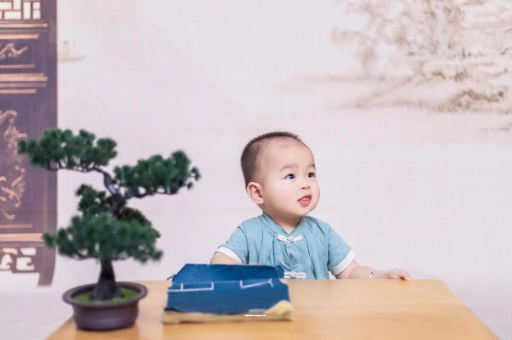 寿光怀孕肚子中间凹两边凸